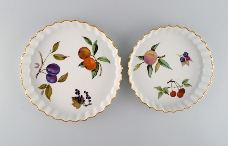 Royal Worcester, England. Two Evesham pie dishes in porcelain decorated with fruits and gold rim. - 2