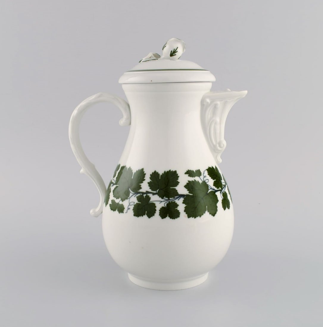 Meissen Green Ivy Vine. Coffee pot, sugar bowl and creamer in hand-painted porcelain. Lid modeled - 5