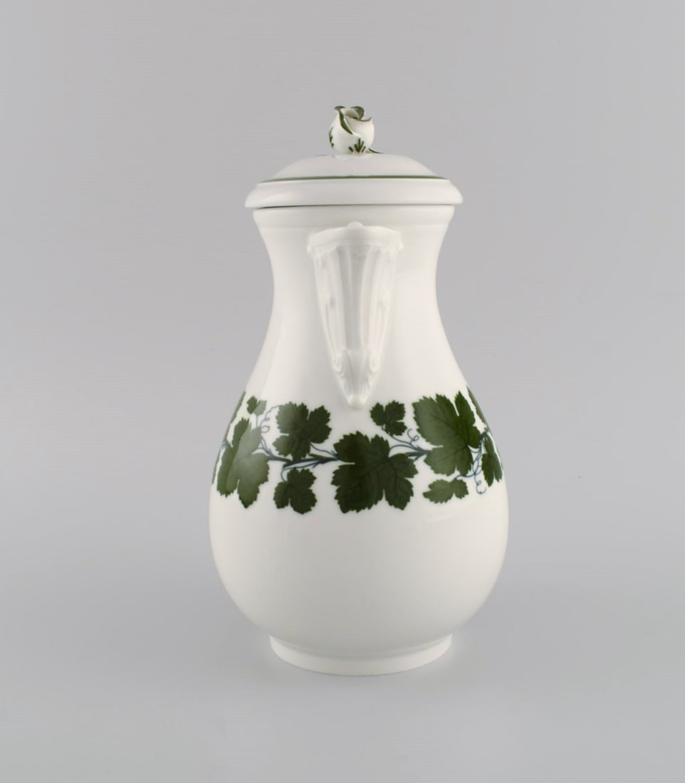 Meissen Green Ivy Vine. Coffee pot, sugar bowl and creamer in hand-painted porcelain. Lid modeled - 6
