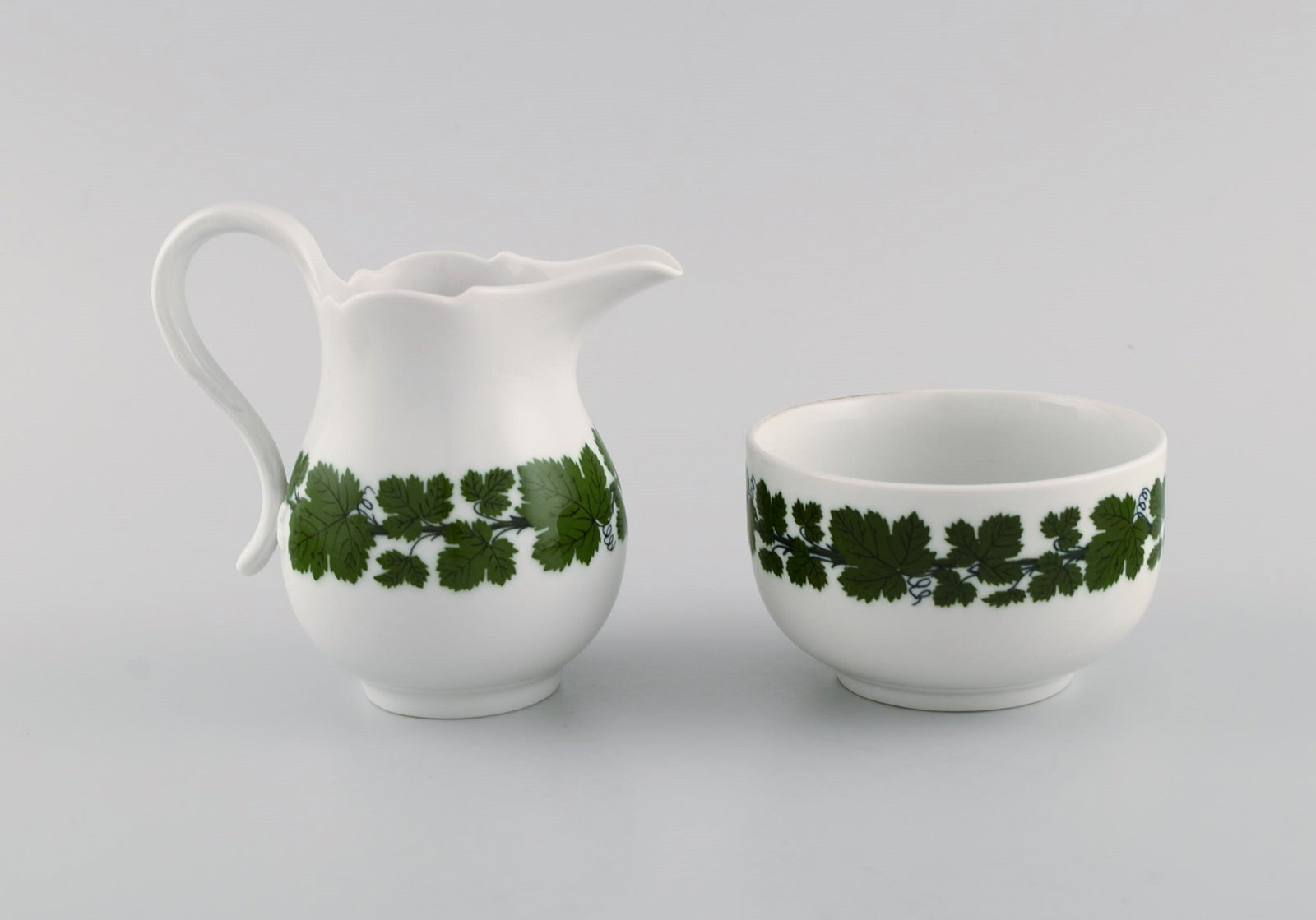 Meissen Green Ivy Vine. Coffee pot, sugar bowl and creamer in hand-painted porcelain. Lid modeled - 8