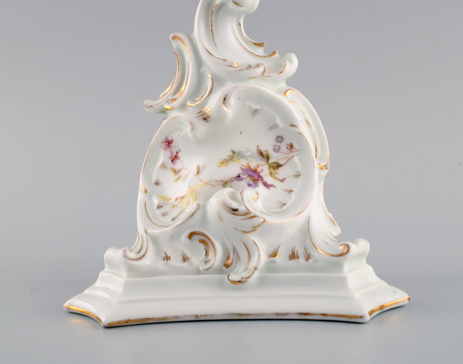 Antique wall console in hand-painted porcelain with flowers and gold decoration. Germany, 19th - 4