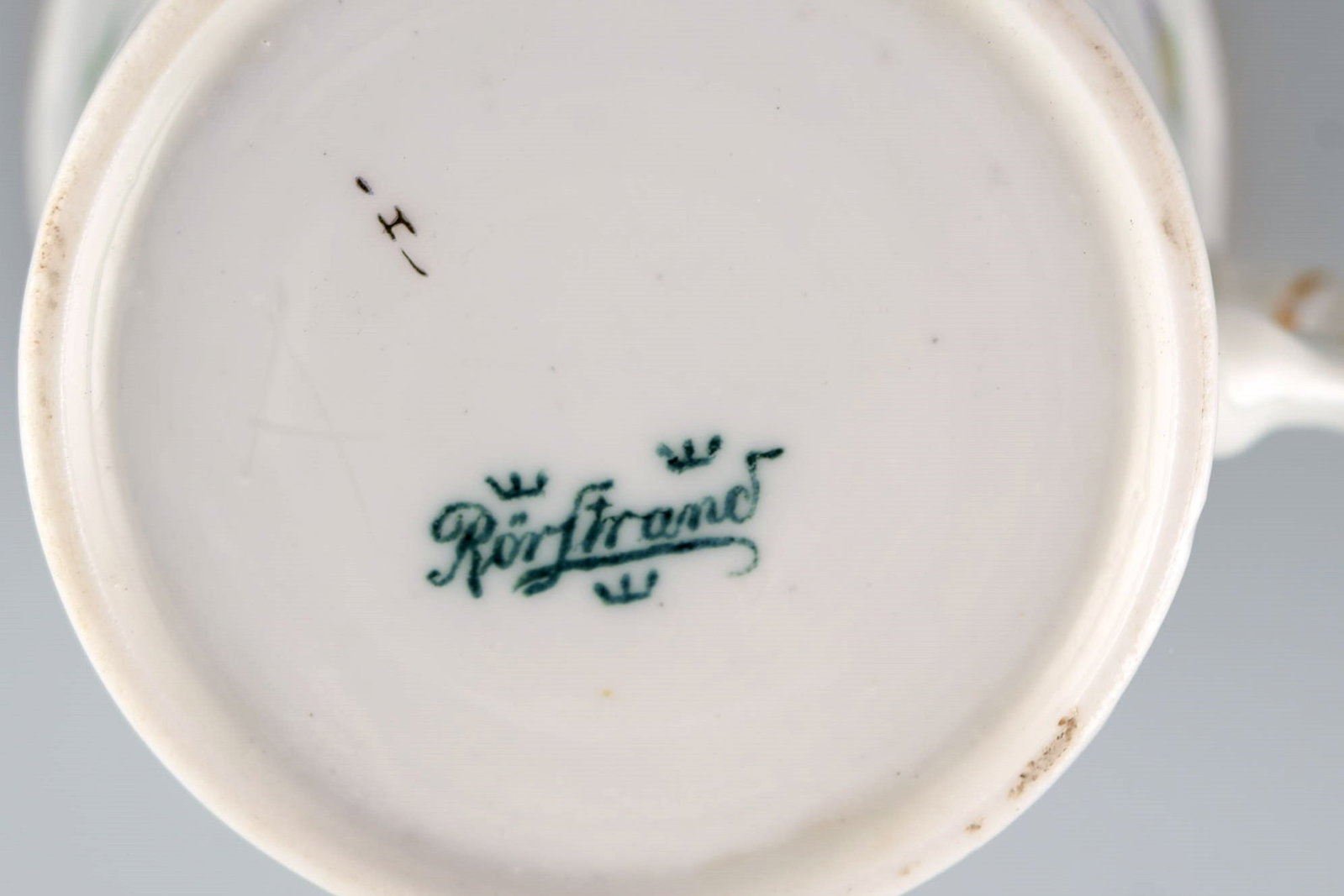 10 Rorstrand coffee cups with saucers in hand-painted porcelain. Flowers, gold edge and foliage in - 7
