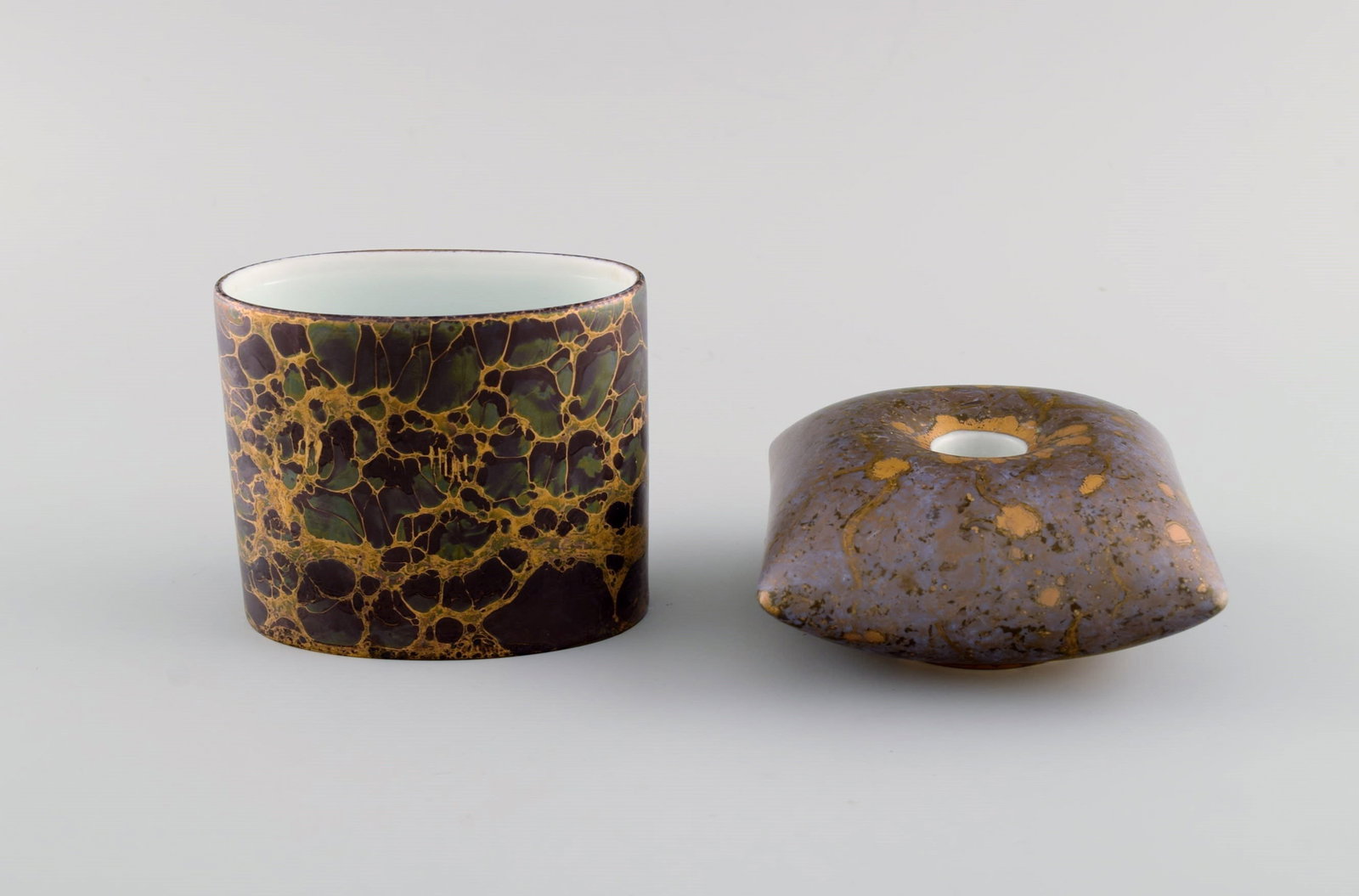 H. Dresler for Rosenthal. Vase and candle holder in hand-painted porcelain. Beautiful marbled gold - 2