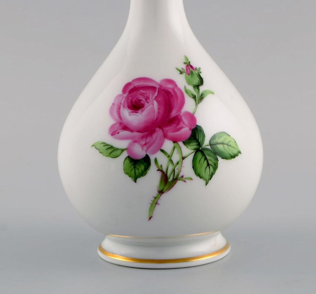Meissen Pink Rose vase in hand-painted porcelain with gold edges. Early 20th century. - 3