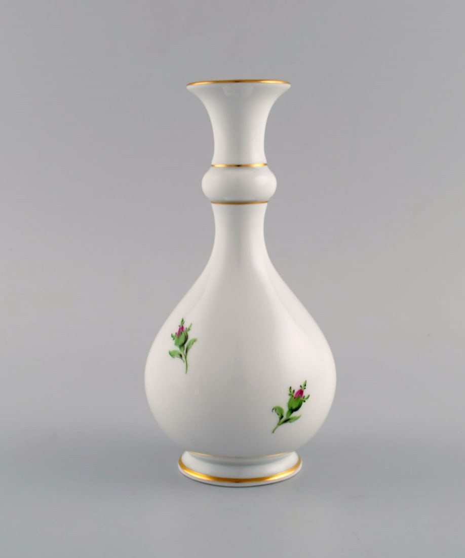 Meissen Pink Rose vase in hand-painted porcelain with gold edges. Early 20th century. - 4