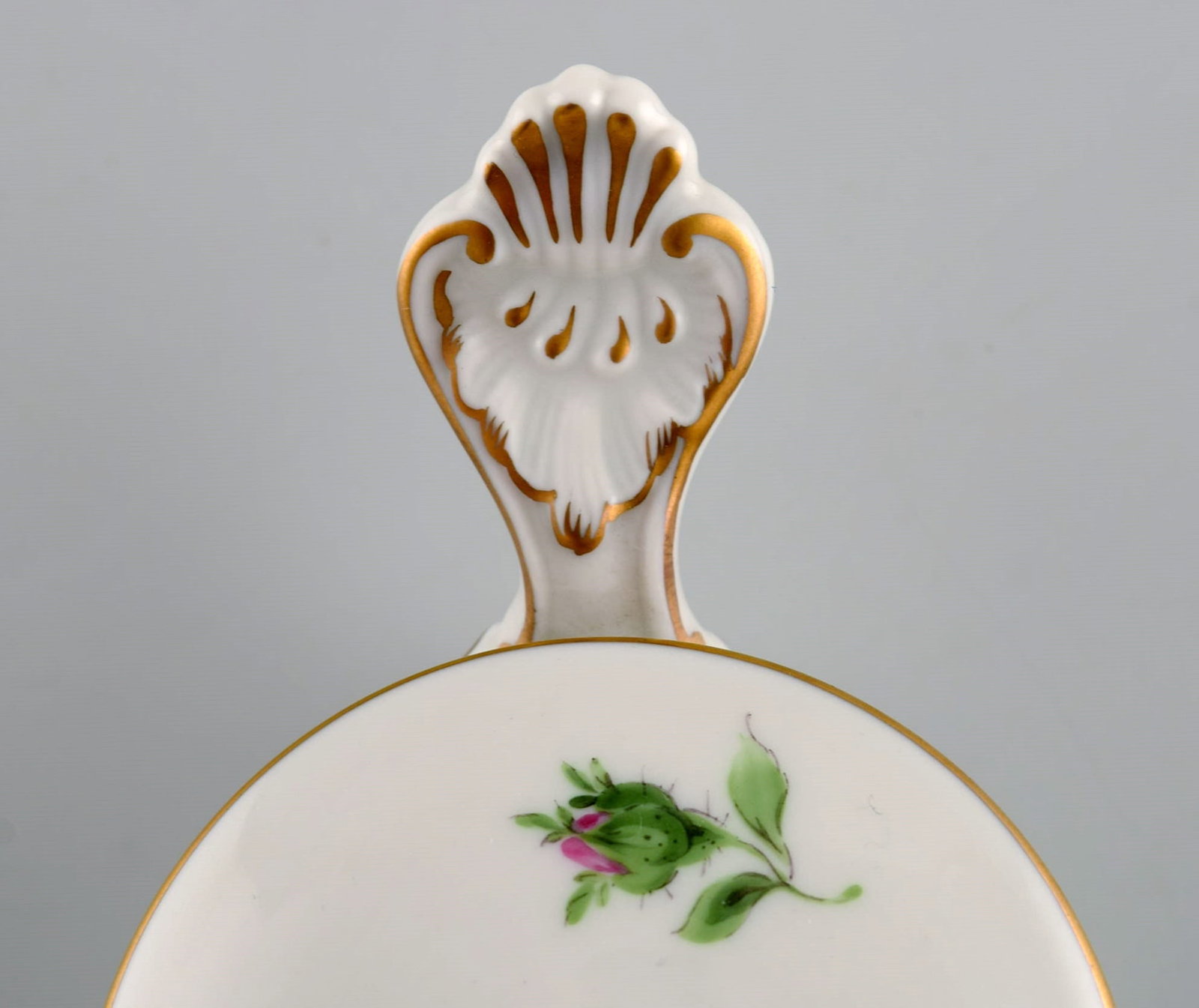 Small Meissen Pink Rose lidded tureen in hand-painted porcelain with gold edge. Early 20th century. - 6