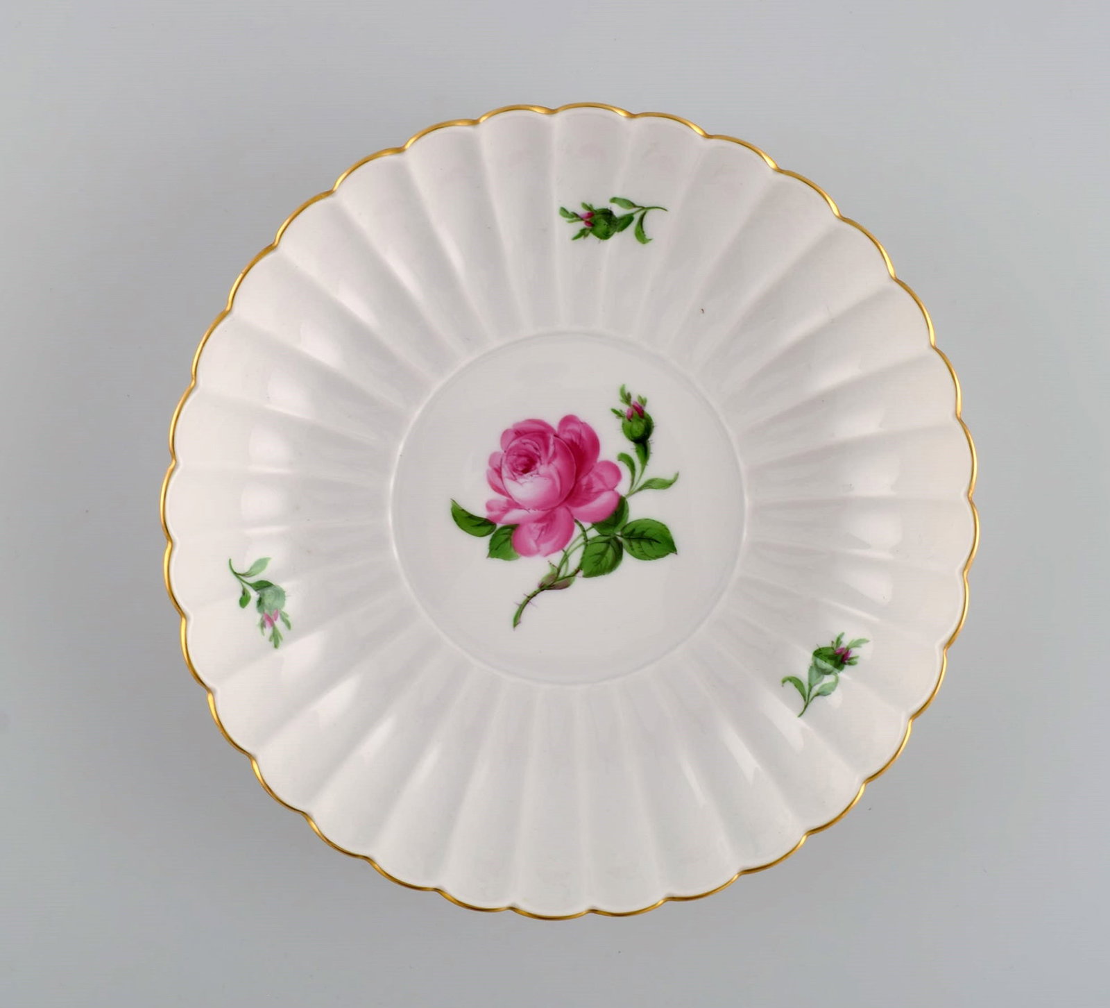 Round Meissen Pink Rose bowl in hand-painted porcelain with gold edge. Early 20th century. - 2
