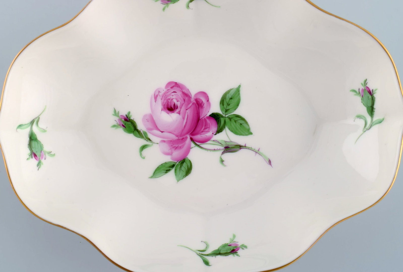 Meissen Pink Rose bowl in hand-painted porcelain with gold edge. Early 20th century. - 3