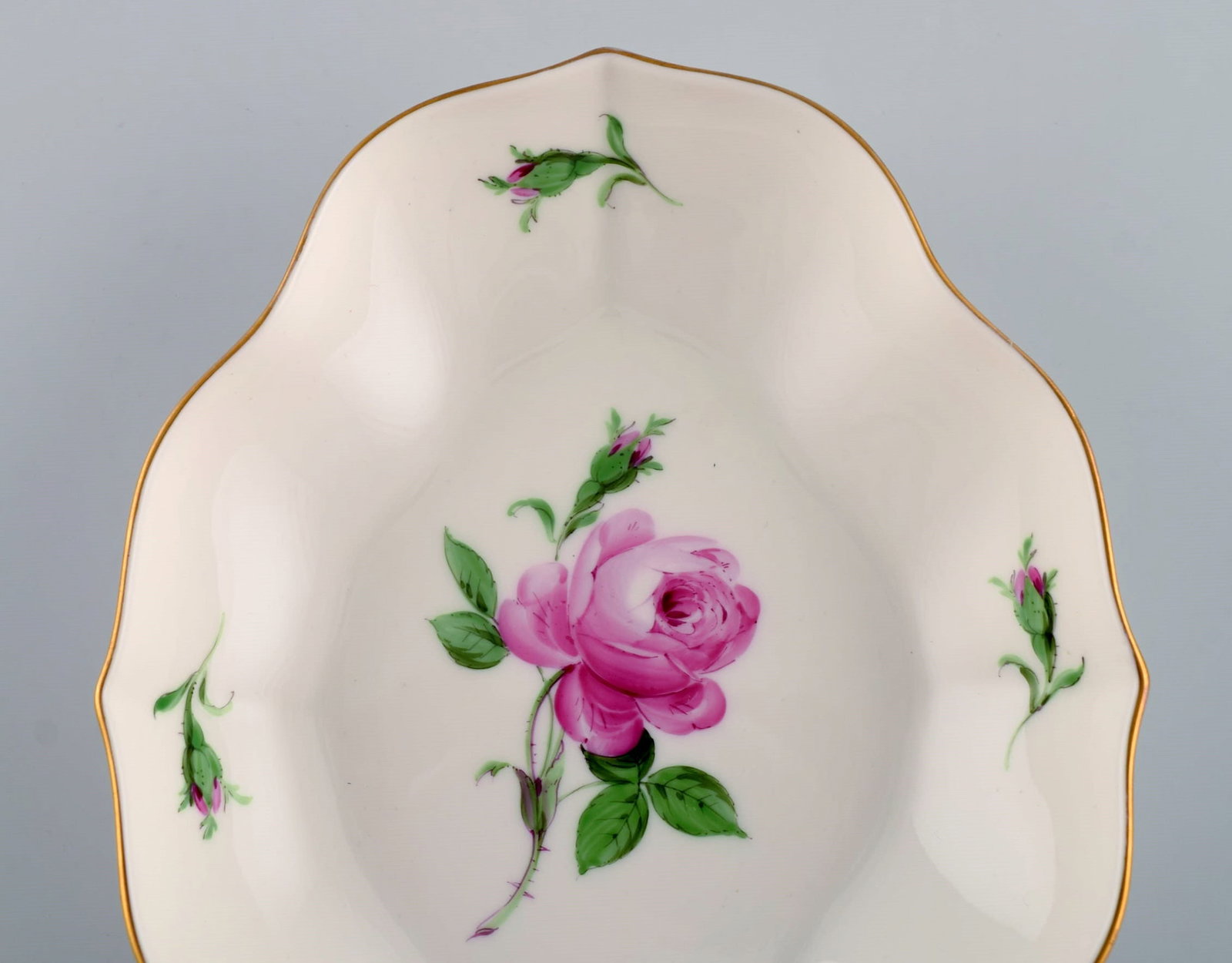 Meissen Pink Rose bowl in hand-painted porcelain with gold edge. Early 20th century. - 4