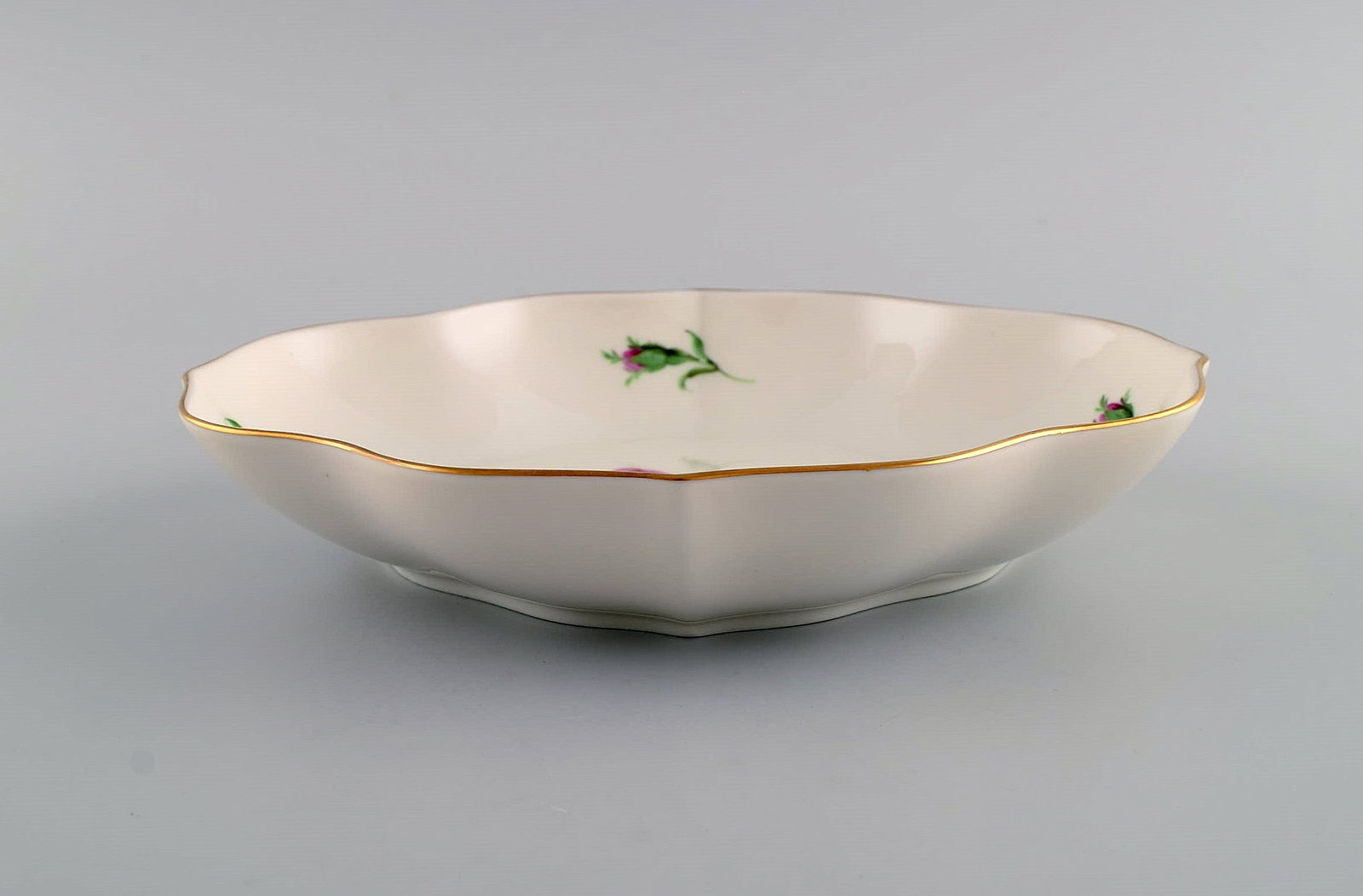 Meissen Pink Rose bowl in hand-painted porcelain with gold edge. Early 20th century. - 5