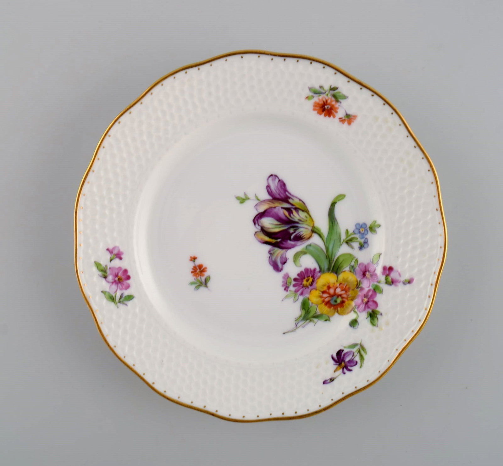 Royal Copenhagen Saxon Flower special version. Five rare cake plates with hand-painted flowers and - 3