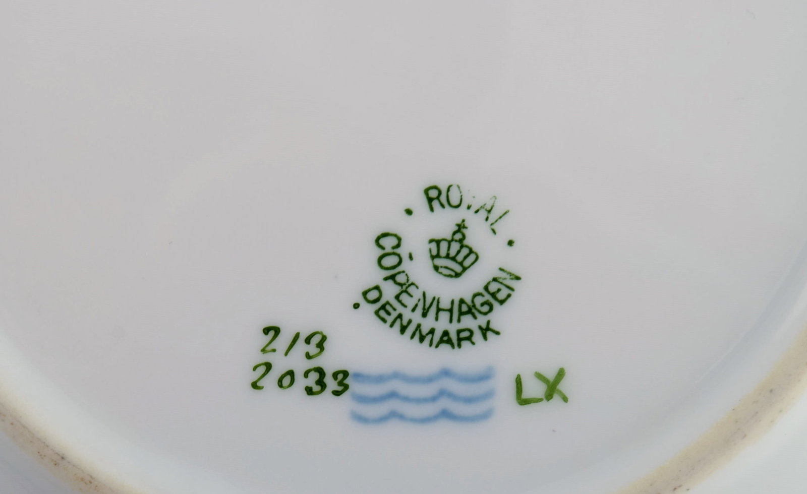Royal Copenhagen Saxon Flower special version. Five rare cake plates with hand-painted flowers and - 6