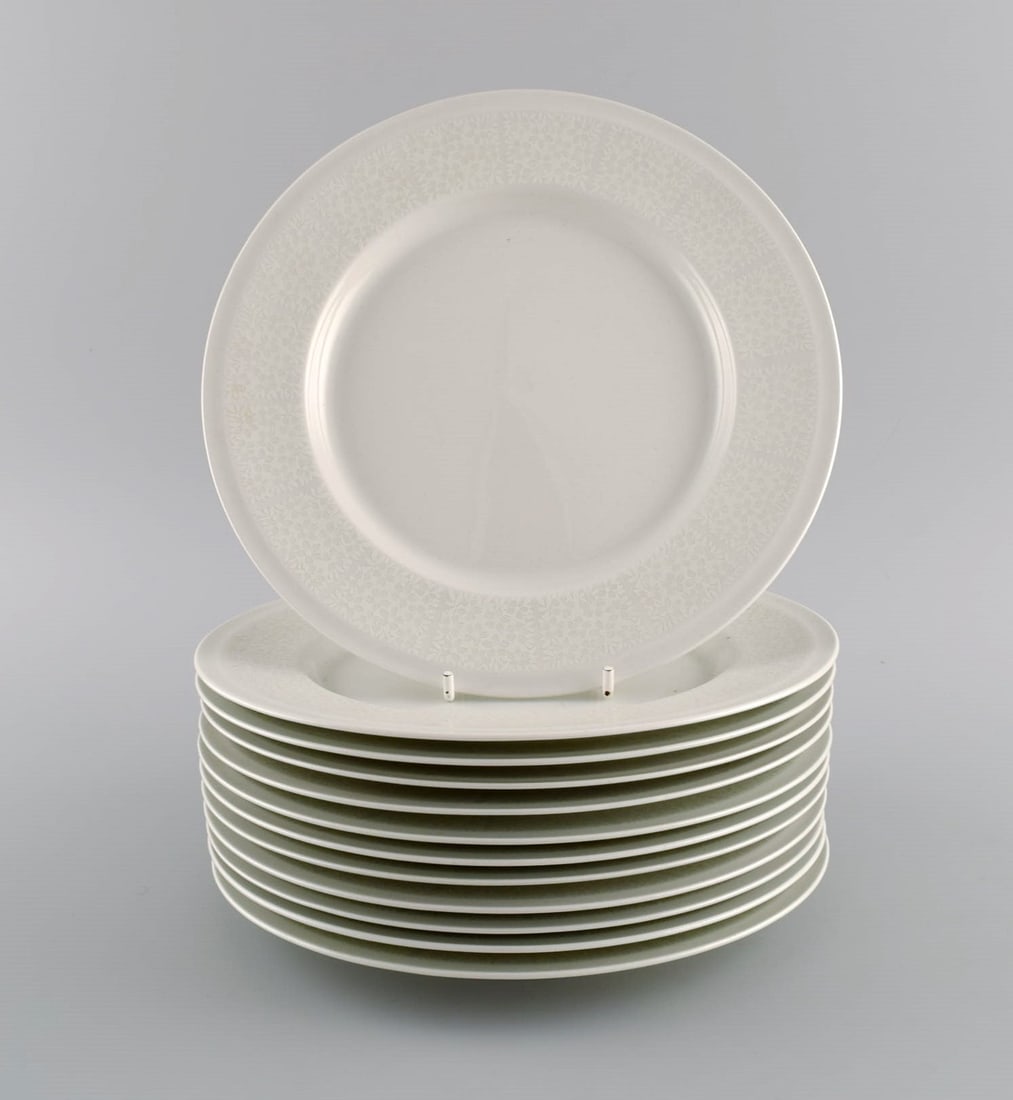 Raija Uosikkinen for Arabia. Twelve rare Pitsi lunch plates with floral decoration. Dated 1967-1974. - 2