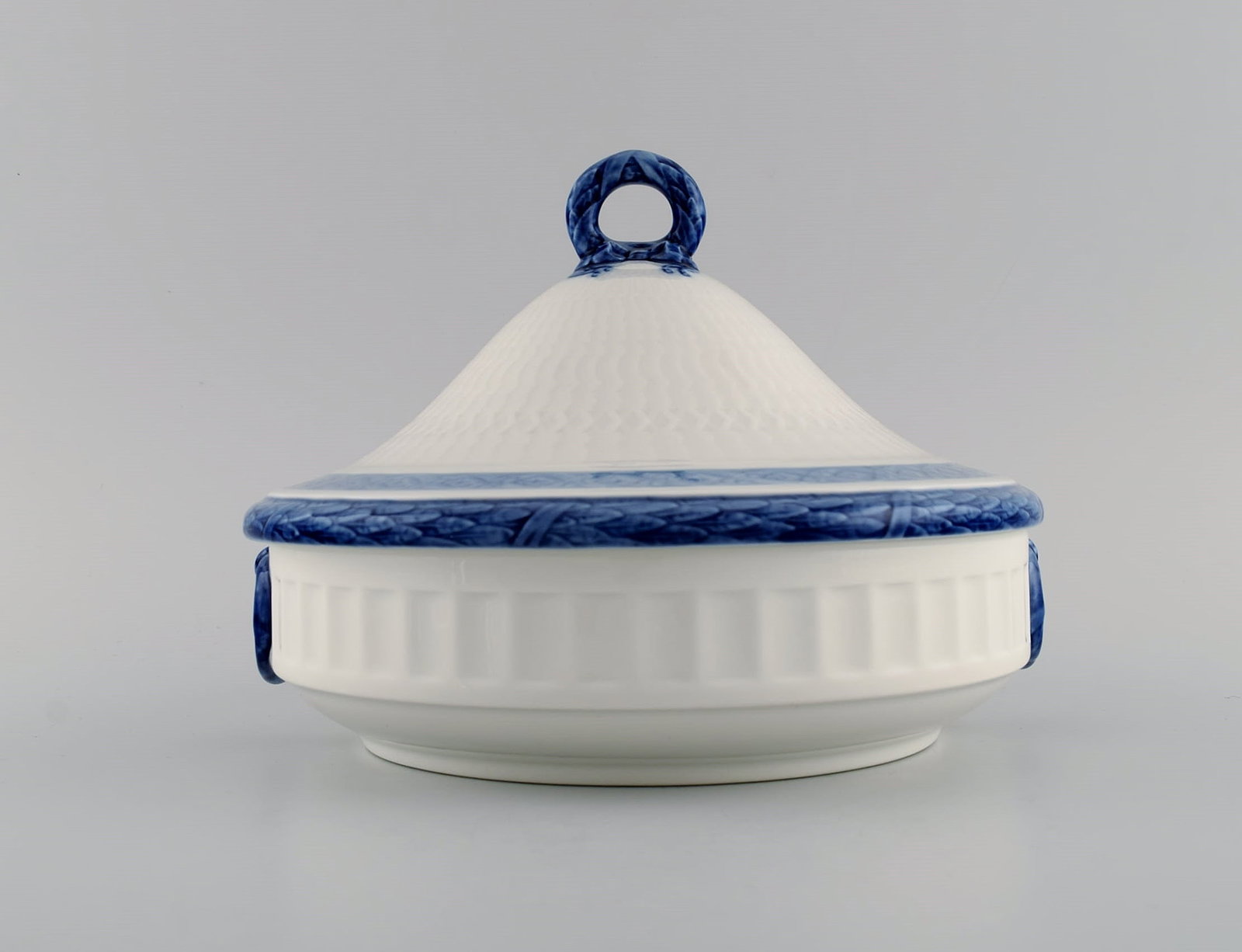 Royal Copenhagen Blue Fan lidded tureen. 1960's. - 2