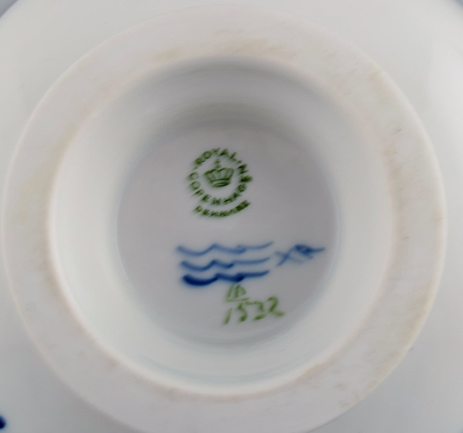 Royal Copenhagen Blue Flower Curved bowl on base with gold edge. 1970s. Model number 10/1532. - 7