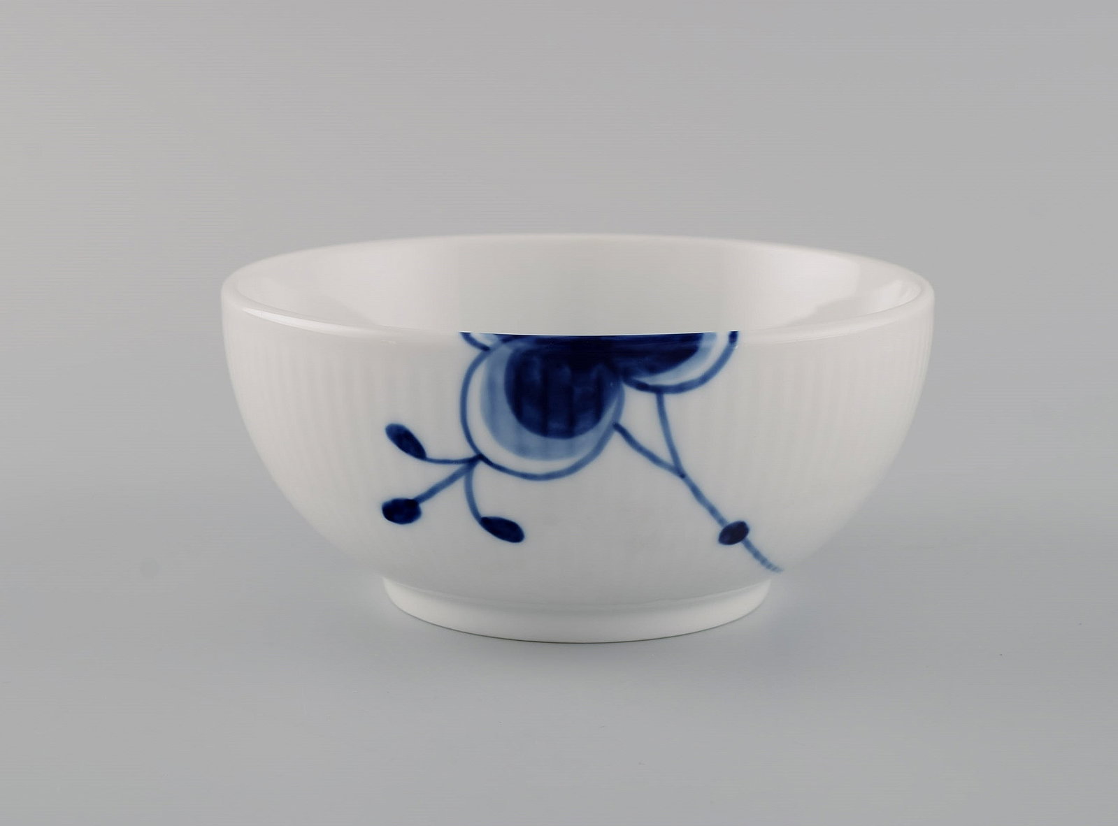 Royal Copenhagen Blue Fluted Mega bowl. 21st Century. Model number 454. - 2