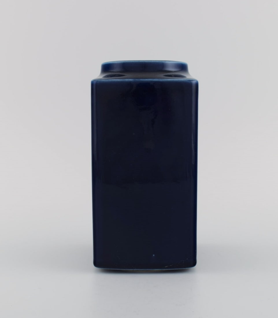 Arabia, Finland. Vase in glazed porcelain. Beautiful glaze in deep blue shades. 1940s / 50s. - 3