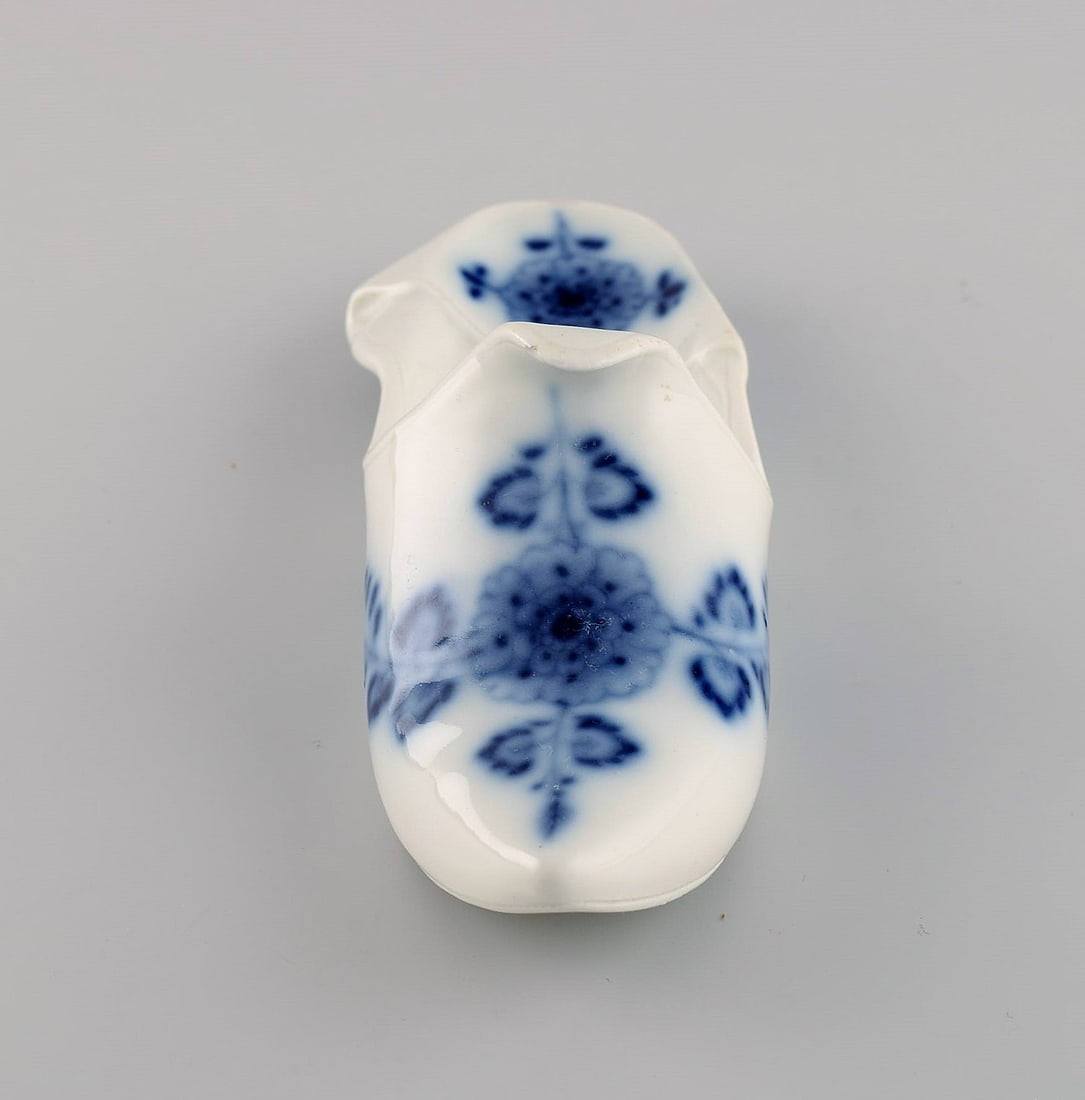 Meissen, Germany. Antique miniature slipper in hand-painted porcelain. Late 19th century. - 3