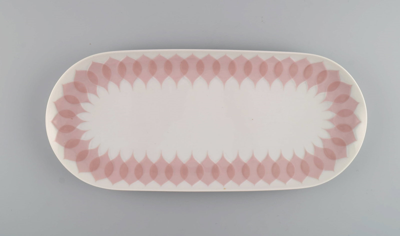 Bjorn Wiinblad for Rosenthal. Lotus porcelain service. Two serving dishes decorated with pink lotus - 4