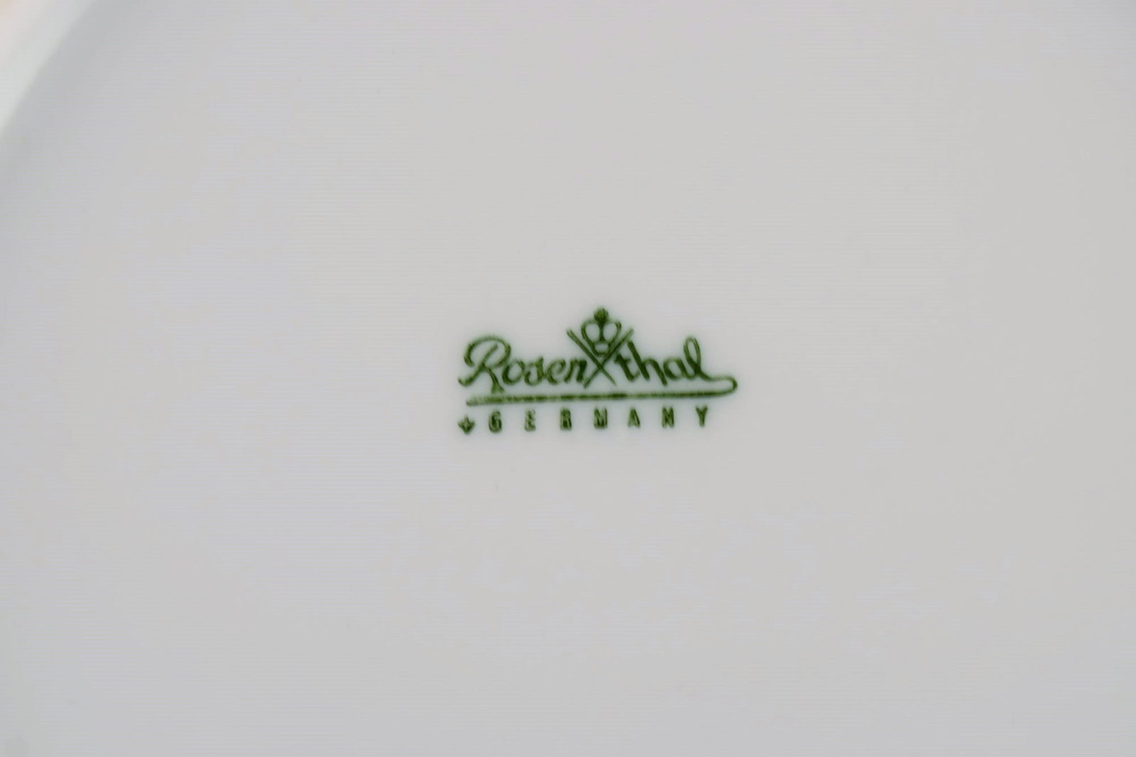 Bjorn Wiinblad for Rosenthal. Lotus porcelain service. Twelve plates decorated with pink lotus - 5