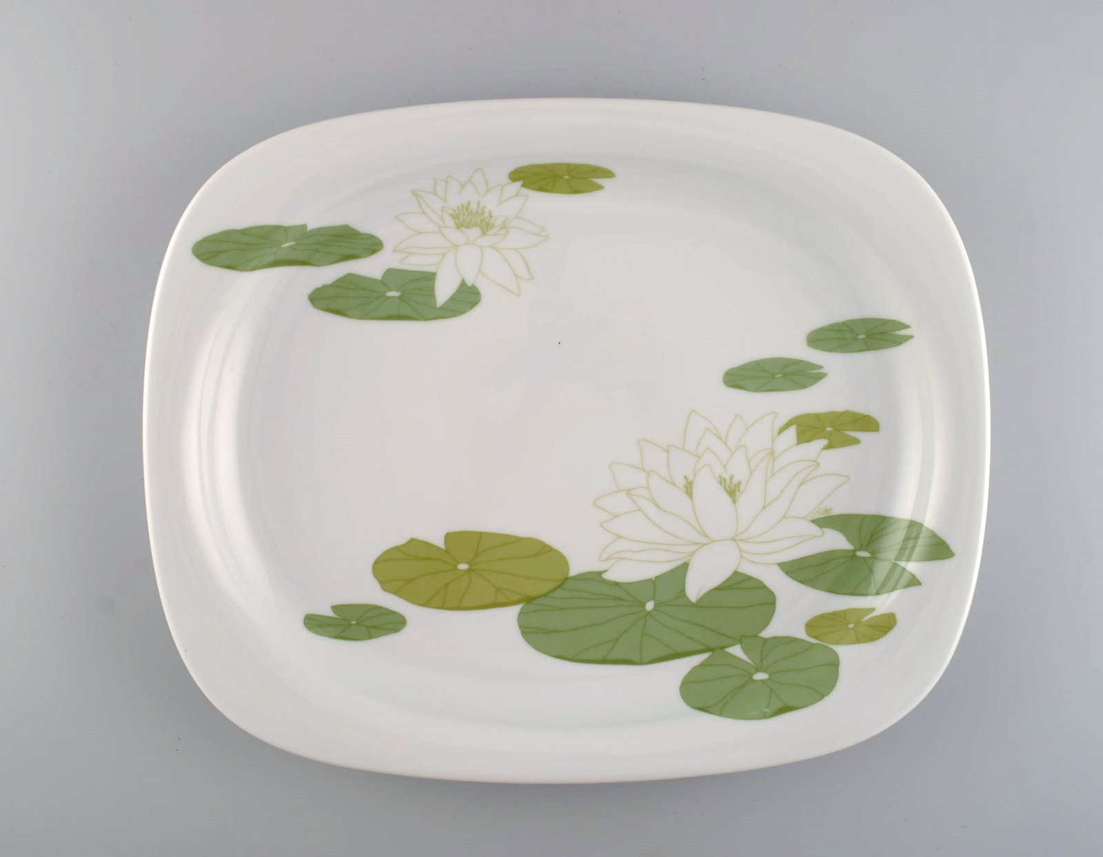 Timo Sarpaneva for Rosenthal. Rare Suomi porcelain serving dish decorated with water lilies. 1970s / - 2