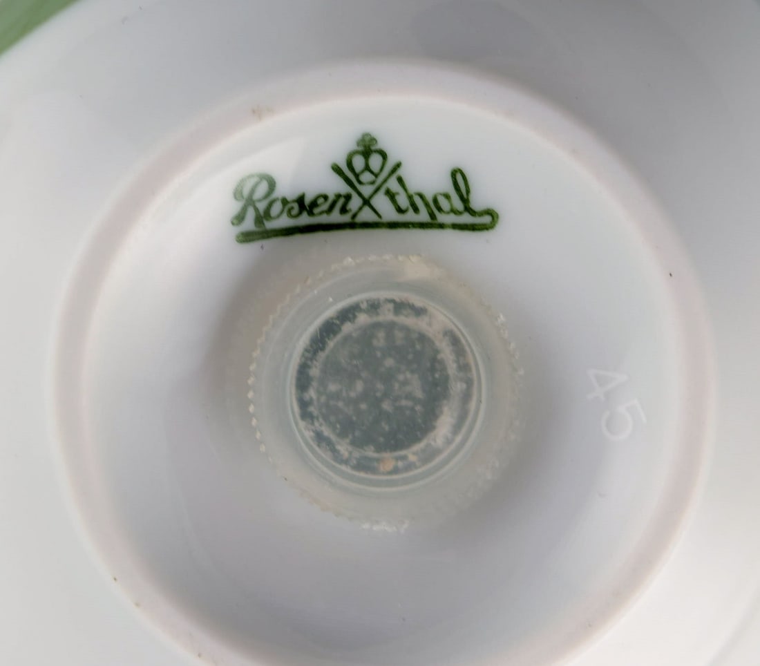 Timo Sarpaneva for Rosenthal. Rare salt / pepper set in porcelain decorated with water lilies. 1970s - 7