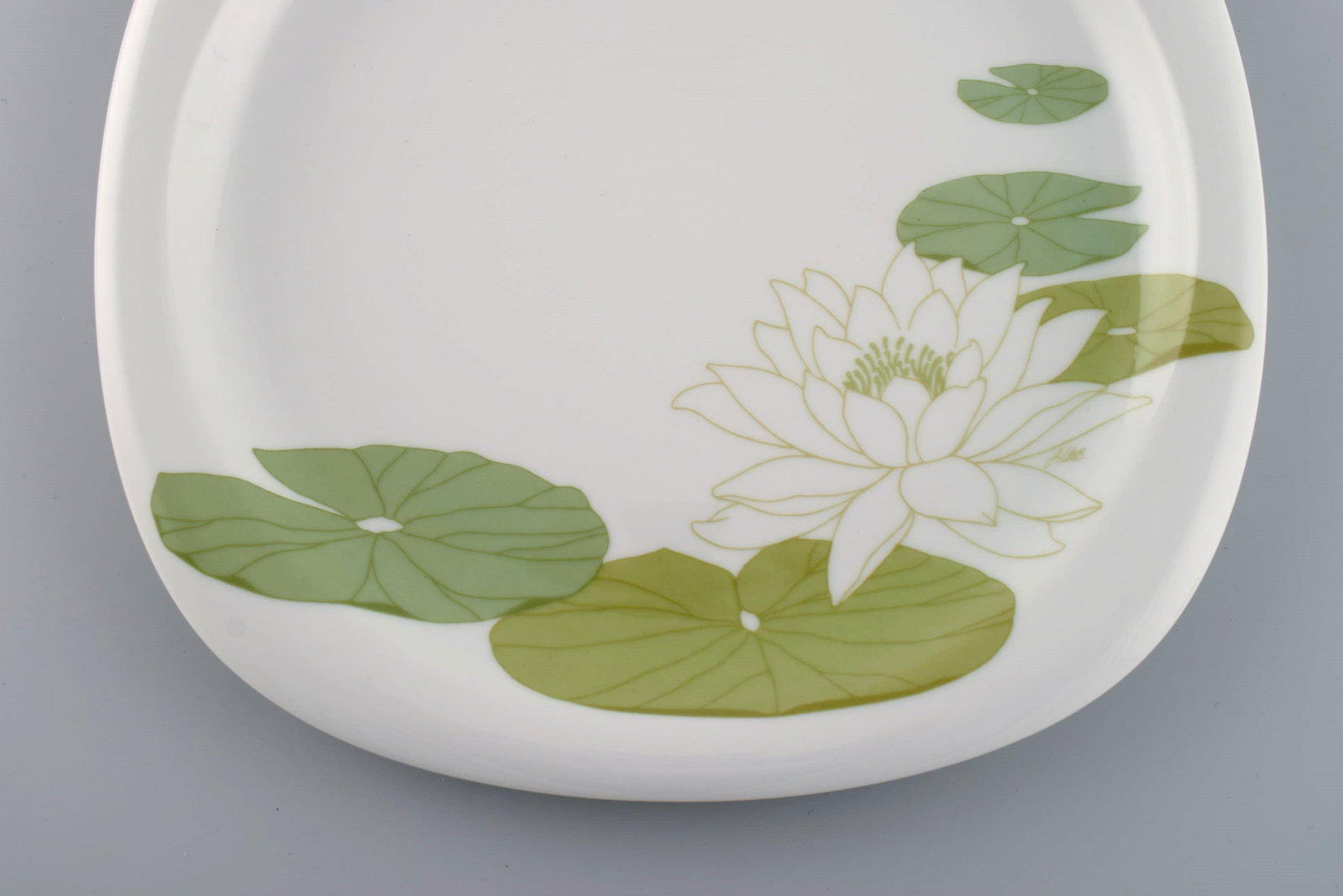 Timo Sarpaneva for Rosenthal. Six rare Suomi porcelain dinner plates decorated with water lilies. - 4