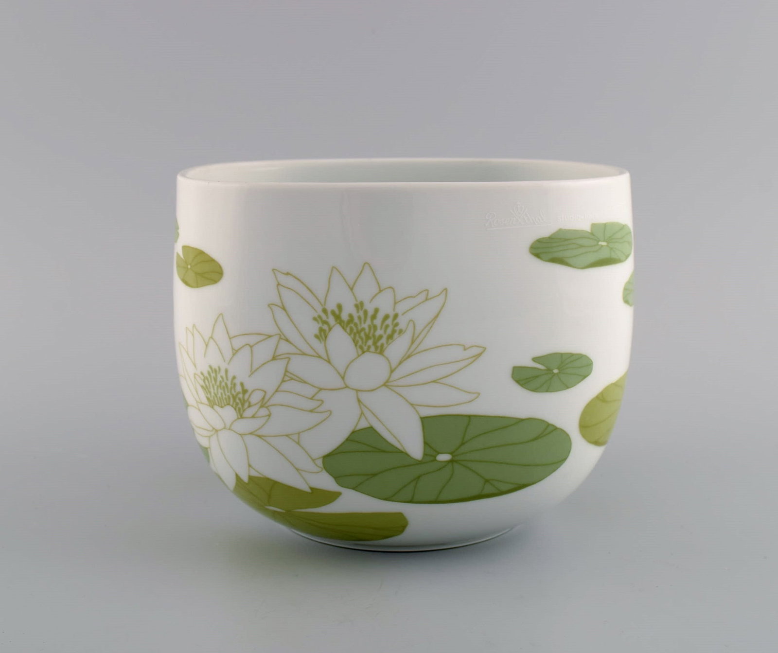 Timo Sarpaneva for Rosenthal. Rare Suomi bowl in porcelain decorated with water lilies. 1970s / 80s. - 4