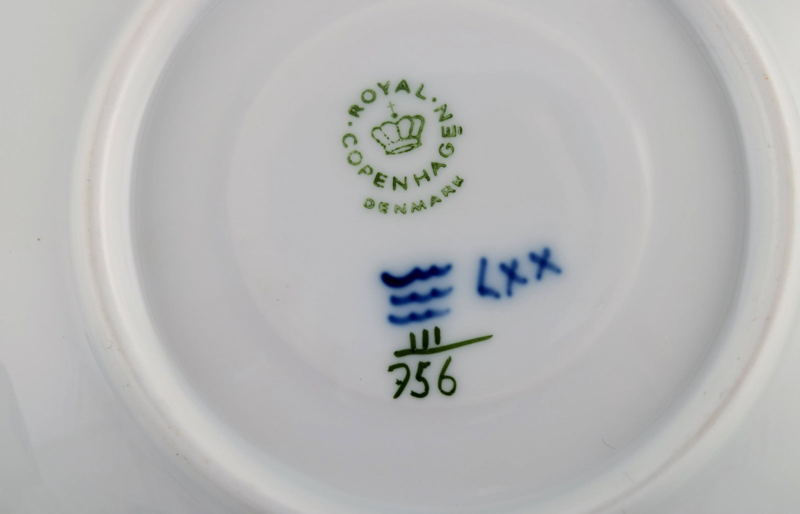 Royal Copenhagen blue painted Princess. Set of five coffee cups with saucers along with creamer in - 7