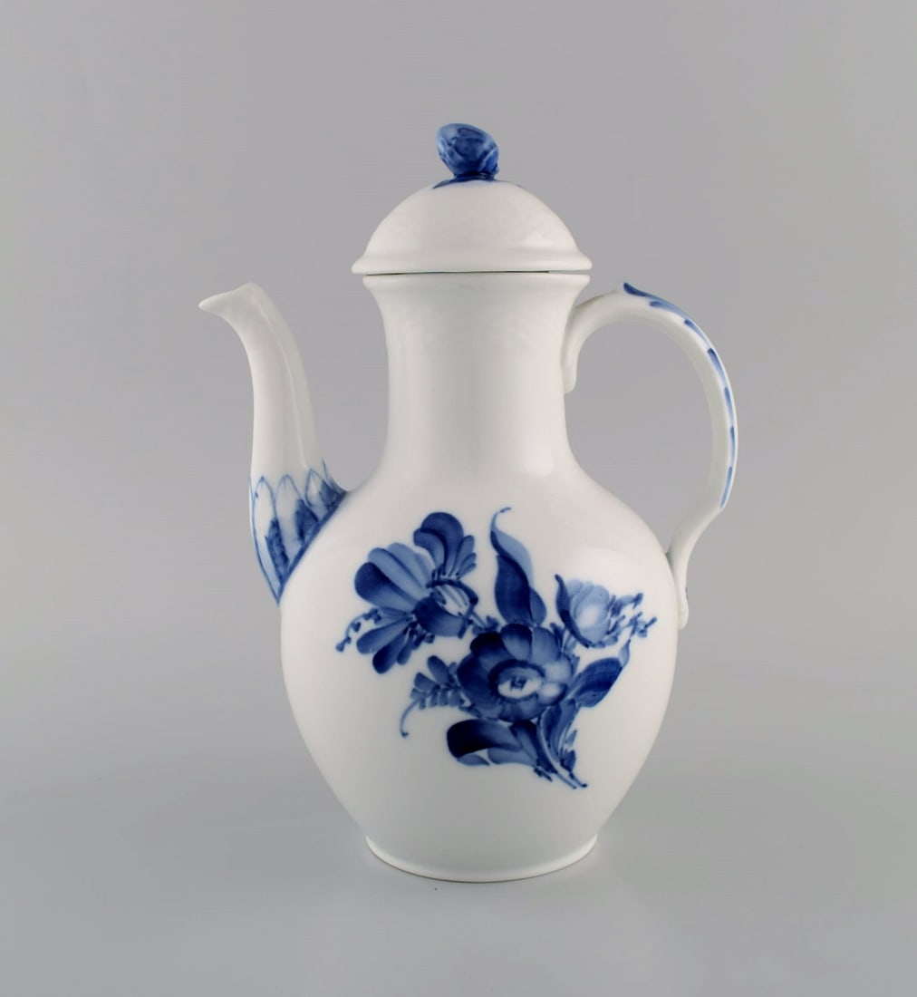 Antique Royal Copenhagen Blue Flower Braided coffee pot. Model number 10/8189. Early 20th century. - 2