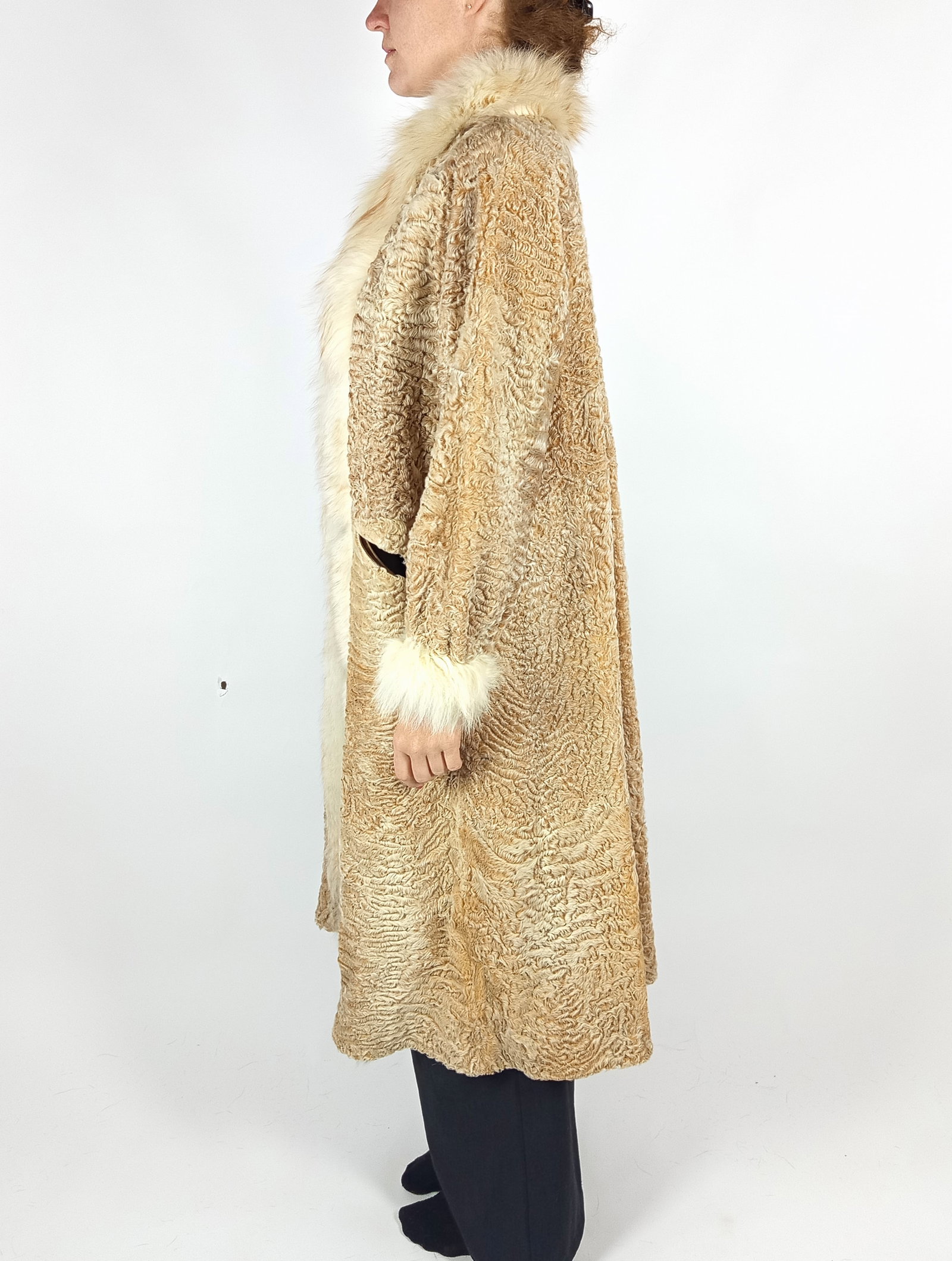 REVERSIBLE GOLDEN LAMB FUR COAT EU: L ; US: 16 - 3