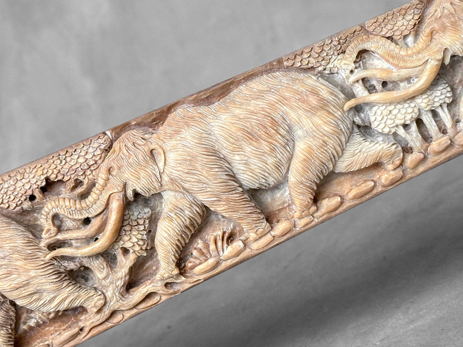 Extra large engraved Swordfish rostrum - Prehistoric Woolly Mammoth Scene - 3