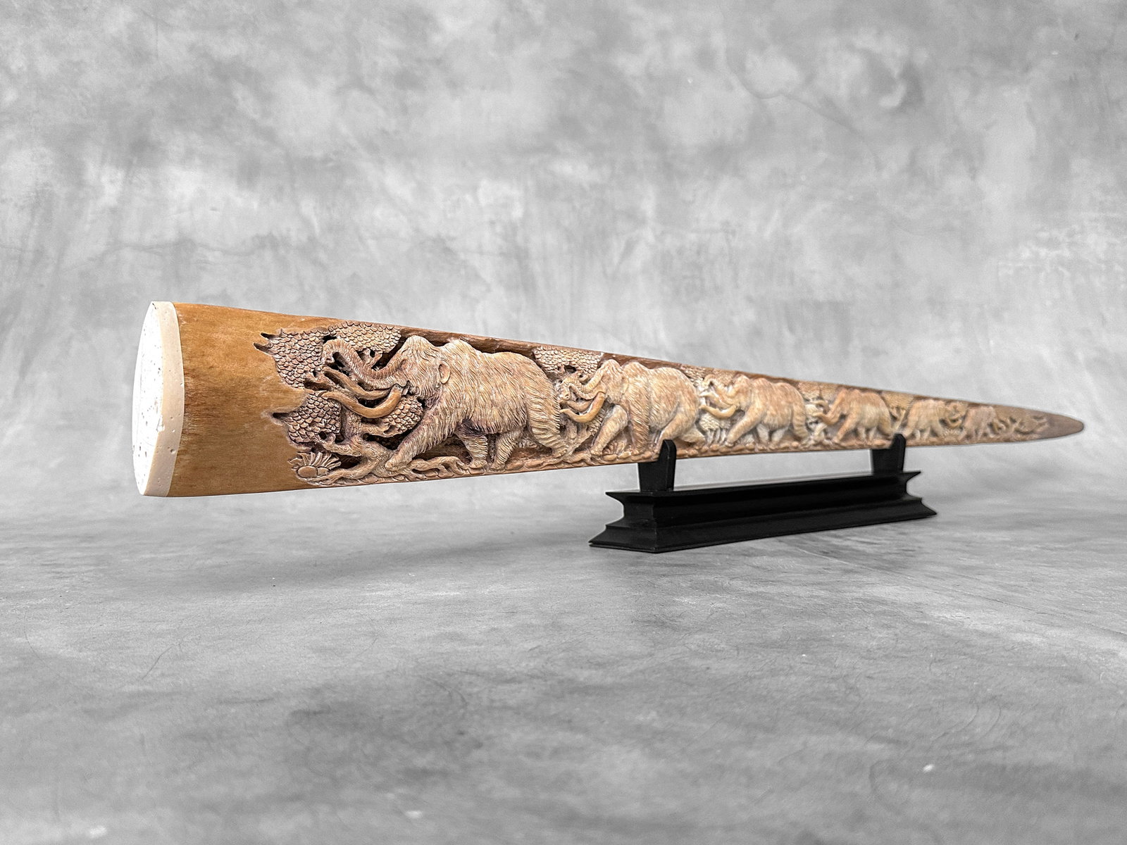 Extra large engraved Swordfish rostrum - Prehistoric Woolly Mammoth Scene - 4