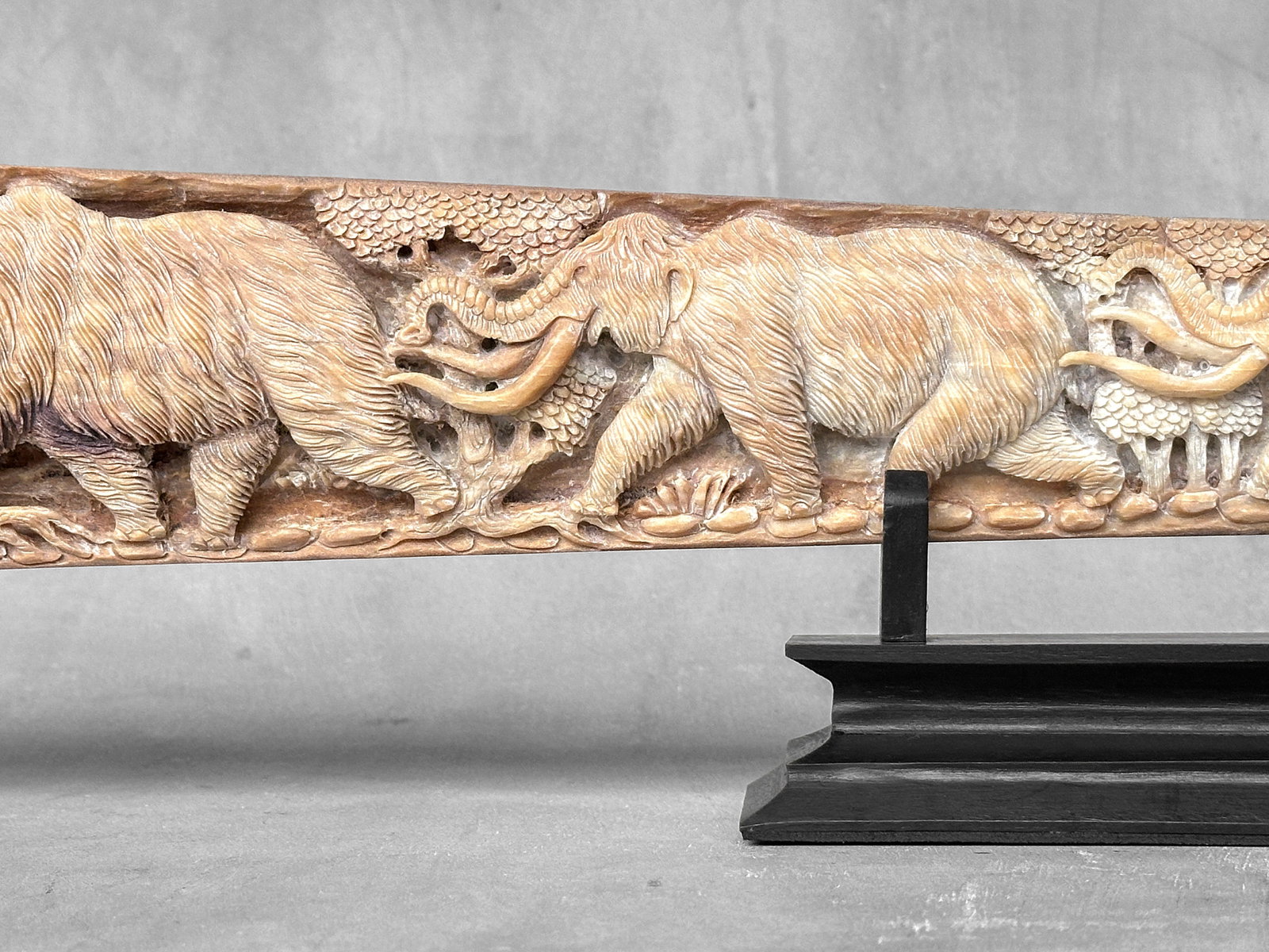 Extra large engraved Swordfish rostrum - Prehistoric Woolly Mammoth Scene - 6