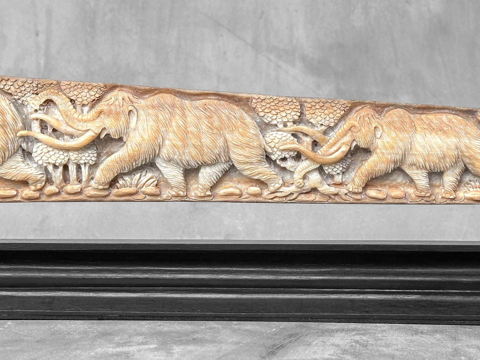 Extra large engraved Swordfish rostrum - Prehistoric Woolly Mammoth Scene - 7