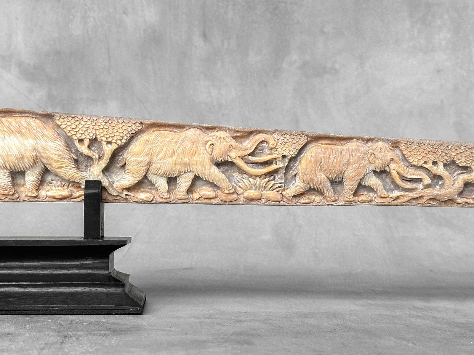 Extra large engraved Swordfish rostrum - Prehistoric Woolly Mammoth Scene - 8
