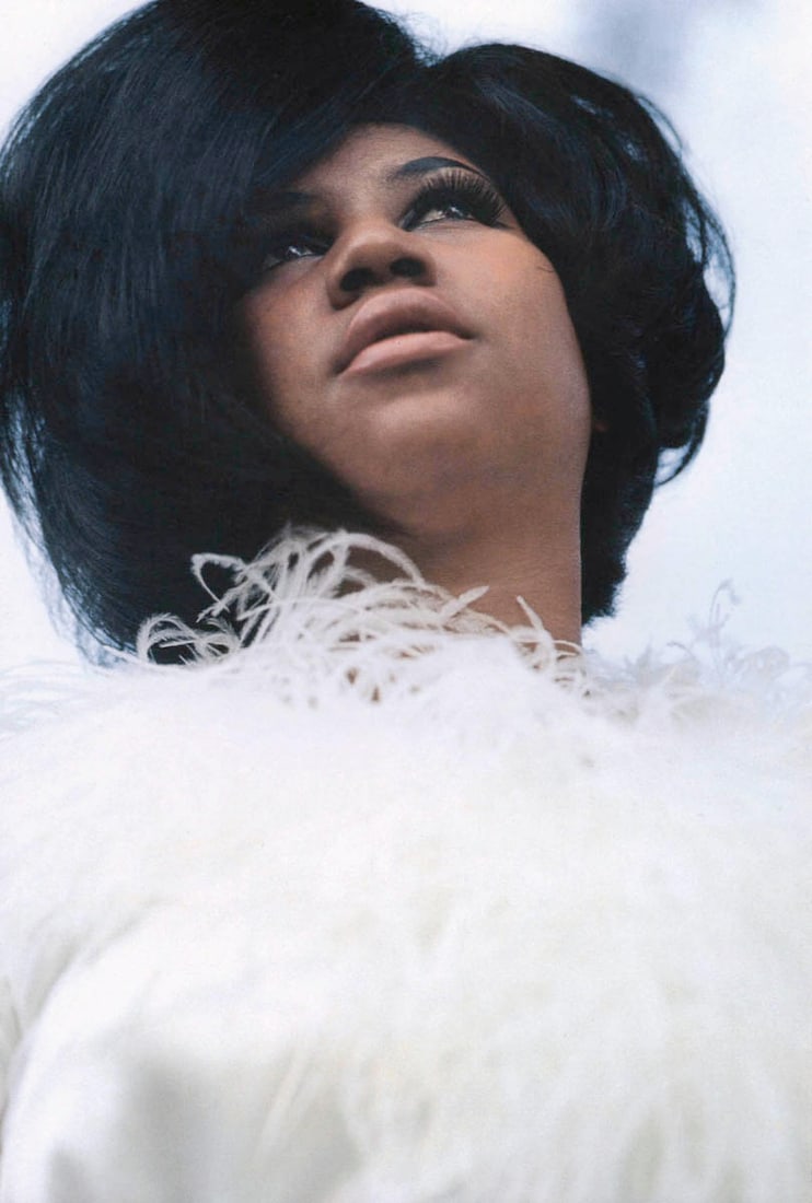 LINDA MCCARTNEY - Aretha Franklin, LA: Title: LINDA MCCARTNEY - Aretha Franklin, LA Description: Artist: LINDA MCCARTNEY Print Title: Aretha Franklin, LA Medium: Photo-lithograph Printed: 1990's in Italy Image size (inches) approx. 8 x 5.5