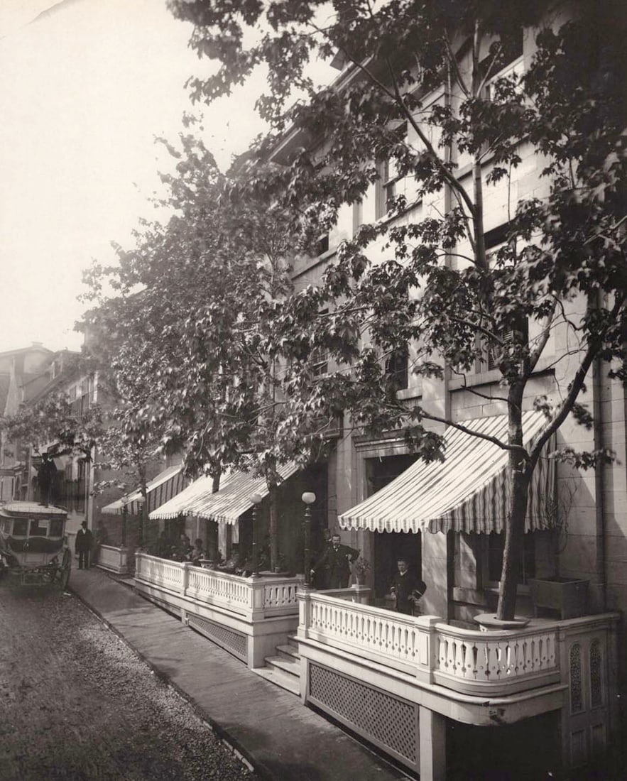 WILLIAM NOTMAN - Richelieu Hotel, Montreal c. 1890 (1 of 1)