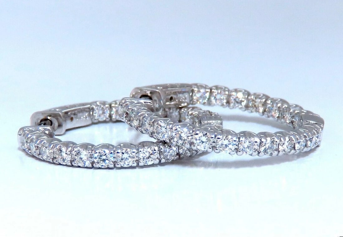1.62ct Natural Round Diamond hoop earrings 14kt 25mm 11583**: 1.62ct Natural Round Diamond hoop earrings 14kt 25mm 11583** $3,000.00 PRODUCT DESCRIPTION Quarter sized natural diamond hoop earrings. 1.62 carat round brilliant diamonds G color vs2 clarity<