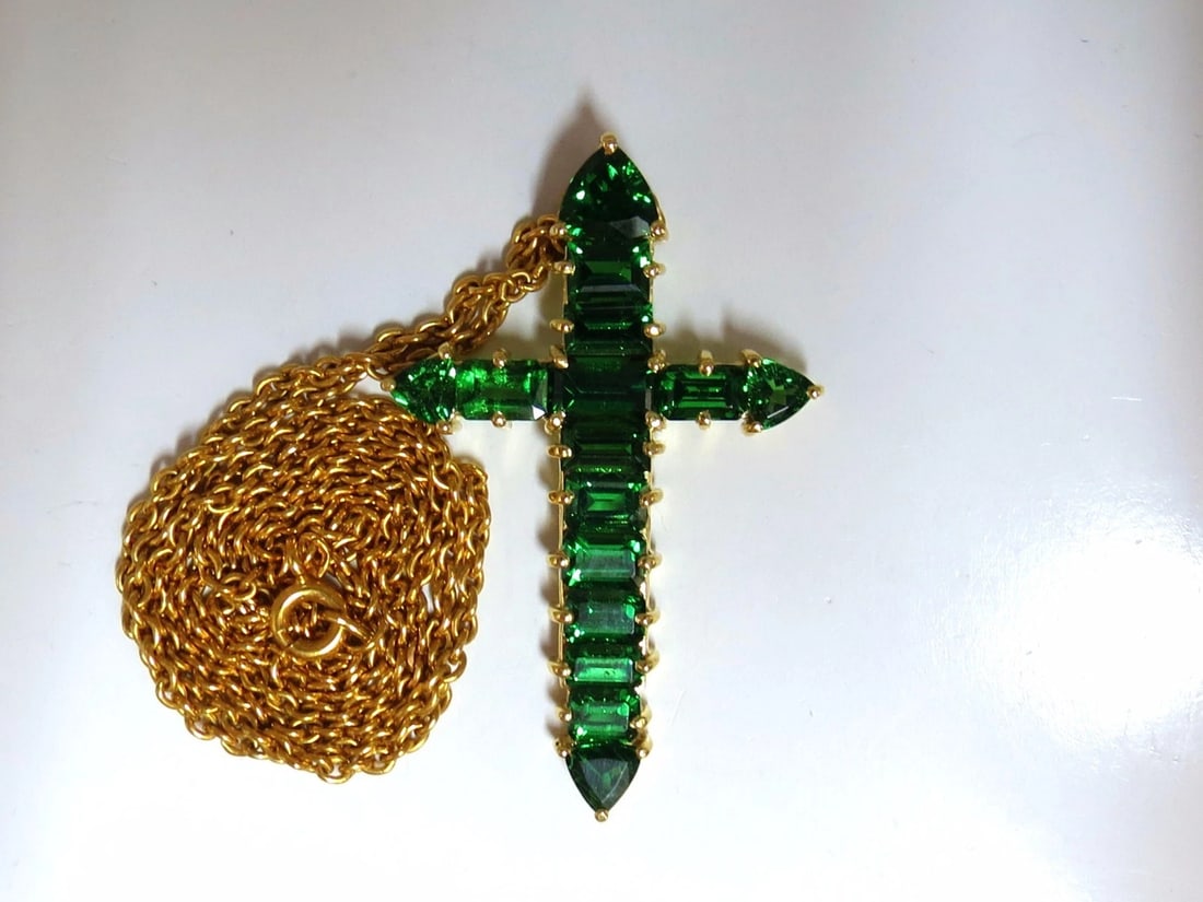 12.00ct natural vivid green tsavorite cross 18kt & chain ** - 4