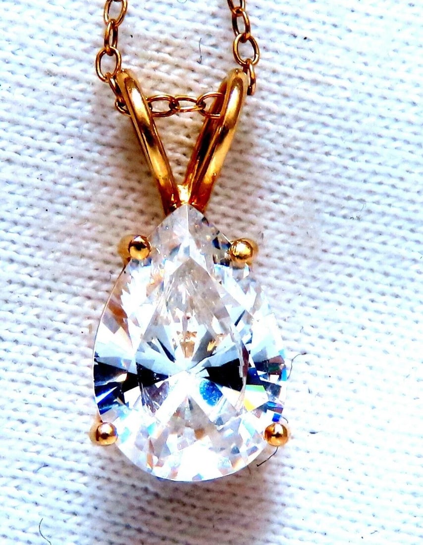 3ct pear cz solitaire necklace 14kt 11877**: 3ct pear cz solitaire necklace 14kt 11877** $600.00 PRODUCT DESCRIPTION Diamond simulant necklace. 3 carat cubic zircon. Pear shape, brilliant luster and sparkle. 9x7 mm 14 karat gold 20 inch