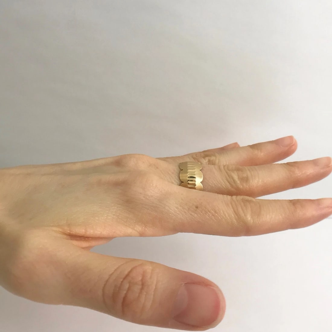 Wide Scalloped Etched Band Ring in 14K Yellow Gold, Size 5.75, 10 mm, 7.40 Grams - 6