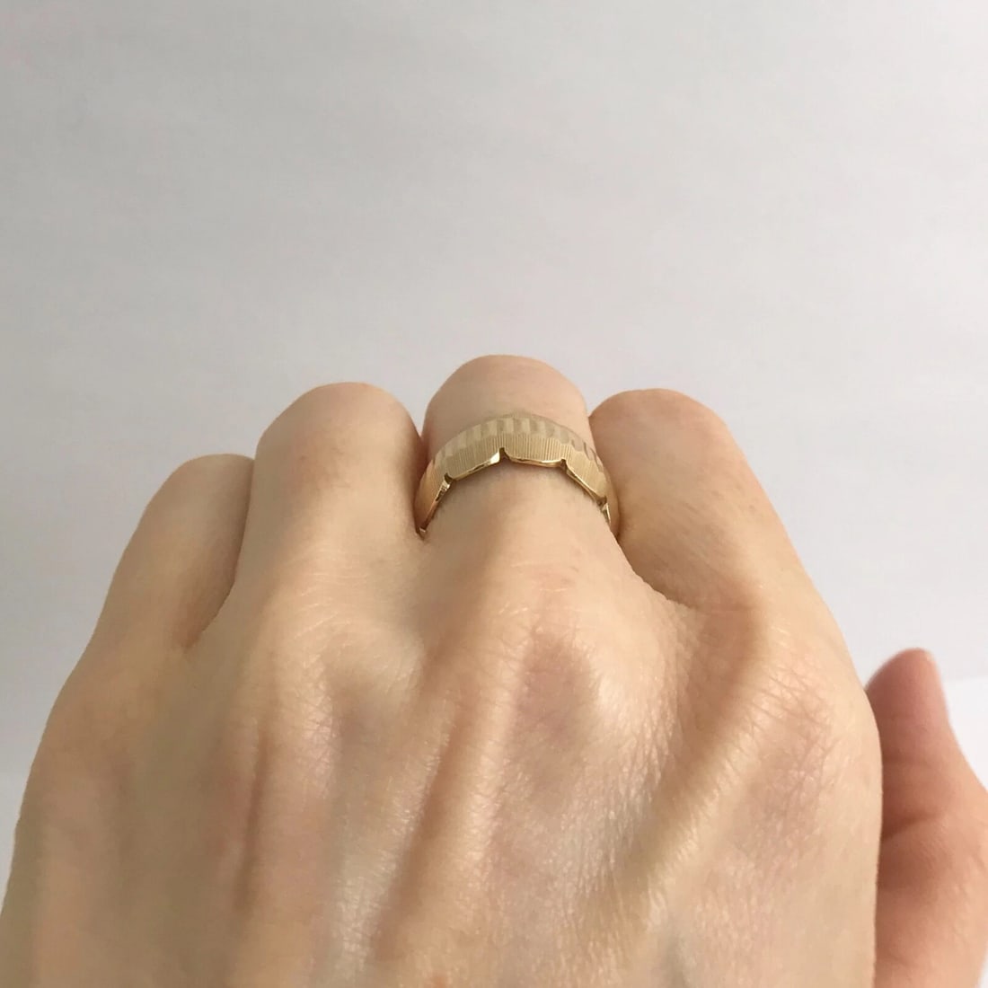 Wide Scalloped Etched Band Ring in 14K Yellow Gold, Size 5.75, 10 mm, 7.40 Grams - 7