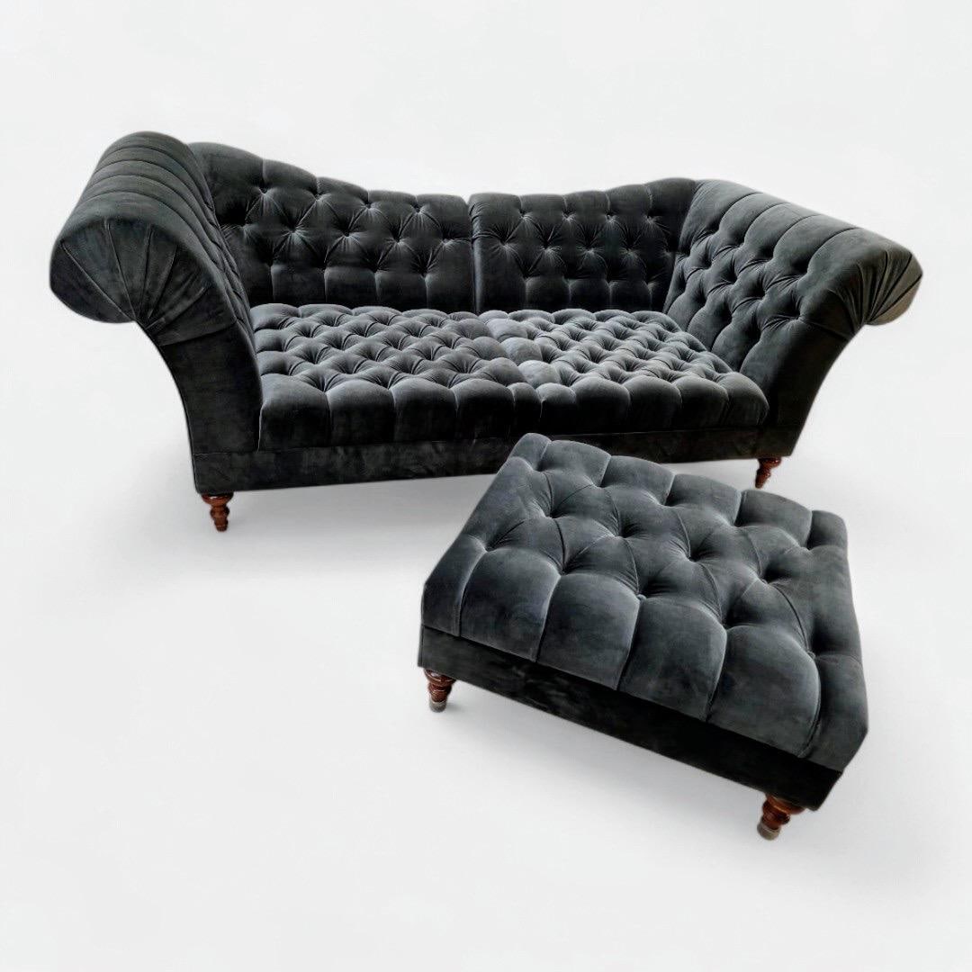 Vintage Chesterfield Style Tufted Lounge Chairs and Ottoman Set by Bernhardt Salon Interiors Newly - 4