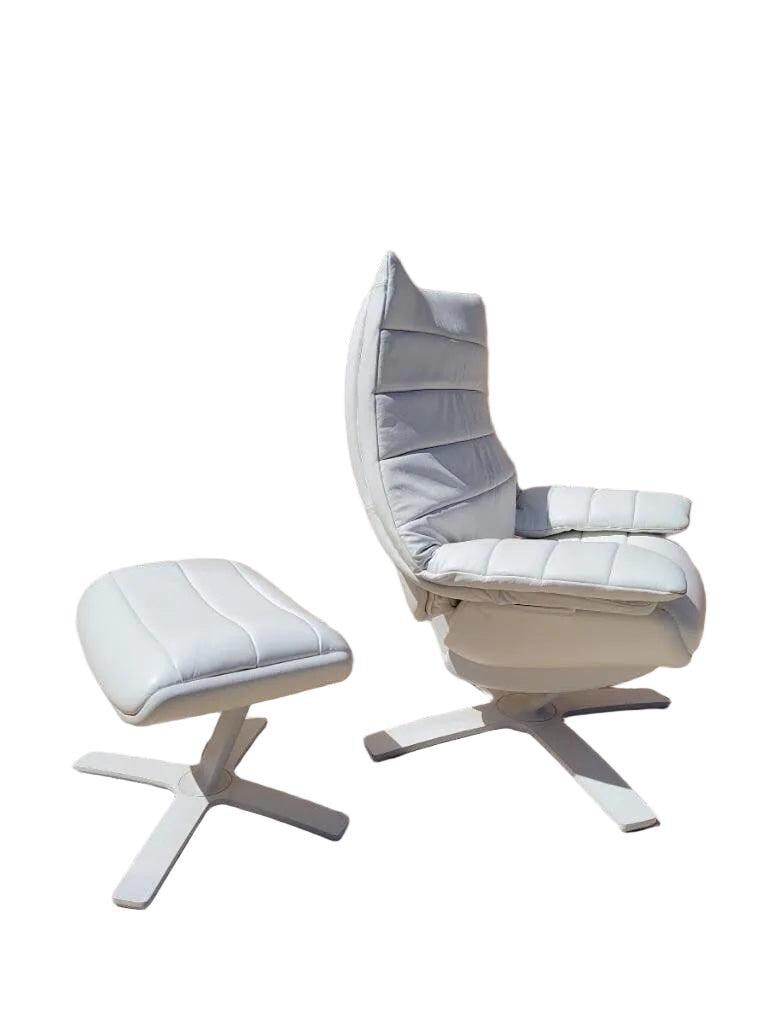 Modern Italian Re-Vive Lounge Chair and Ottoman By Natuzzi Newly Reupholstered - 2