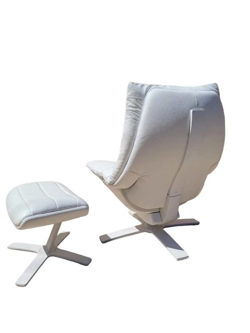 Modern Italian Re-Vive Lounge Chair and Ottoman By Natuzzi Newly Reupholstered - 3