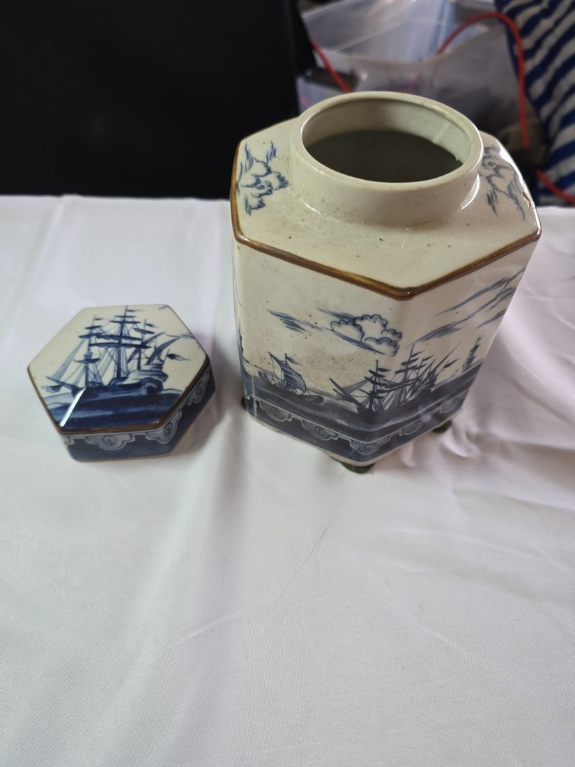 Chinese Export Porcelain Blue and White Tea Caddy with Lid - 2