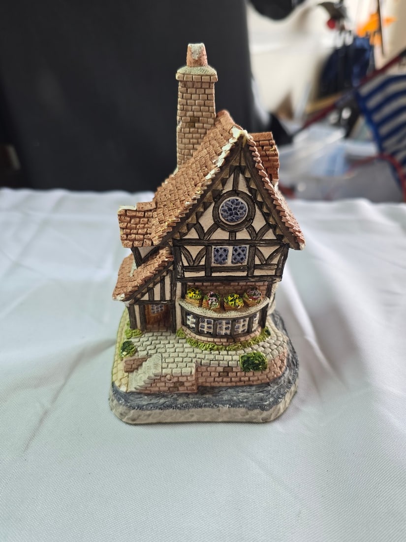 David Winter Cottages and Decorative Lemon Teapot - 2