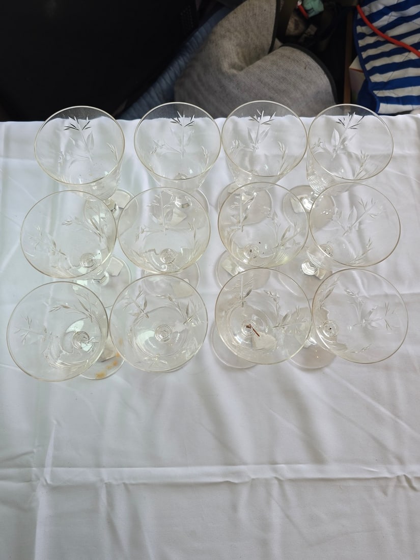 Set of Twelve Paneled and Cut Crystal Wine Glasses - 2