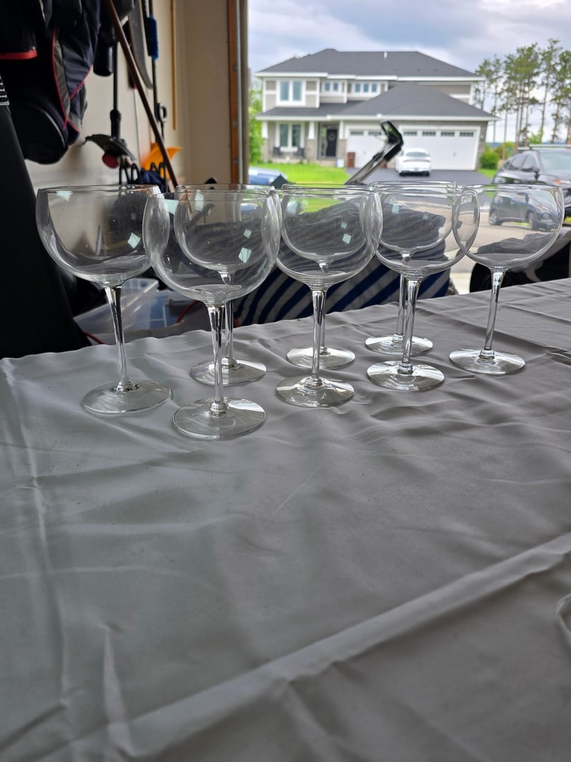 Set of 8 Contemporary Clear Glass Wine Goblets - 2
